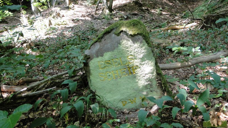 Ritterstein Nr. 004-2bb Eselsschleif.JPG - Ritterstein Nr.4 Eselsschleif
